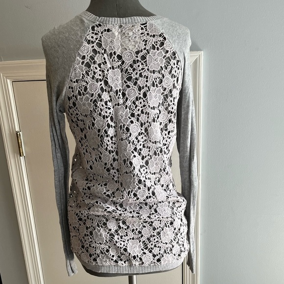 Gray sweater with beautiful cutout floral design - Picture 5 of 10
